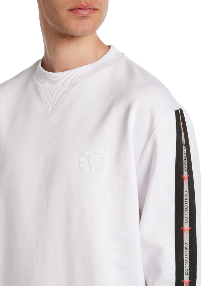 Carlo Colucci Sweatshirt Basic Line Weiß Emblem vorne auf der Brust links