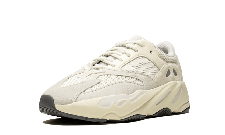 adidas Yeezy Boost 700 Analog Frontansicht