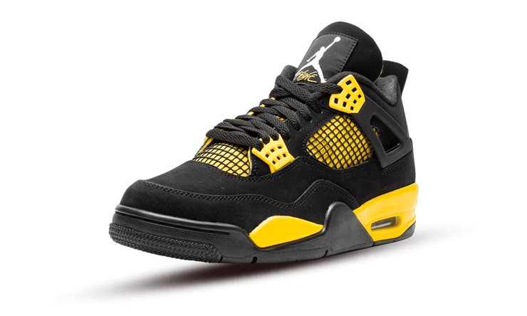 Jordan 4 Retro Thunder (2023) Frontansicht des Schuhes