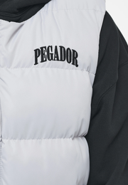 Pegador Logo auf der Brust