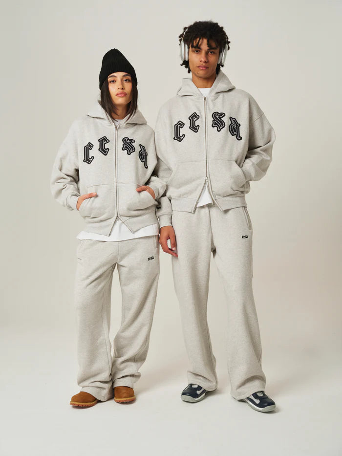 Model Männlich & Weiblich in CESA Classic Jogger "GREY MELANGE"