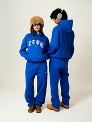 Model Männlich & Weiblich in CESA Classic Jogger "SKY BLUE"