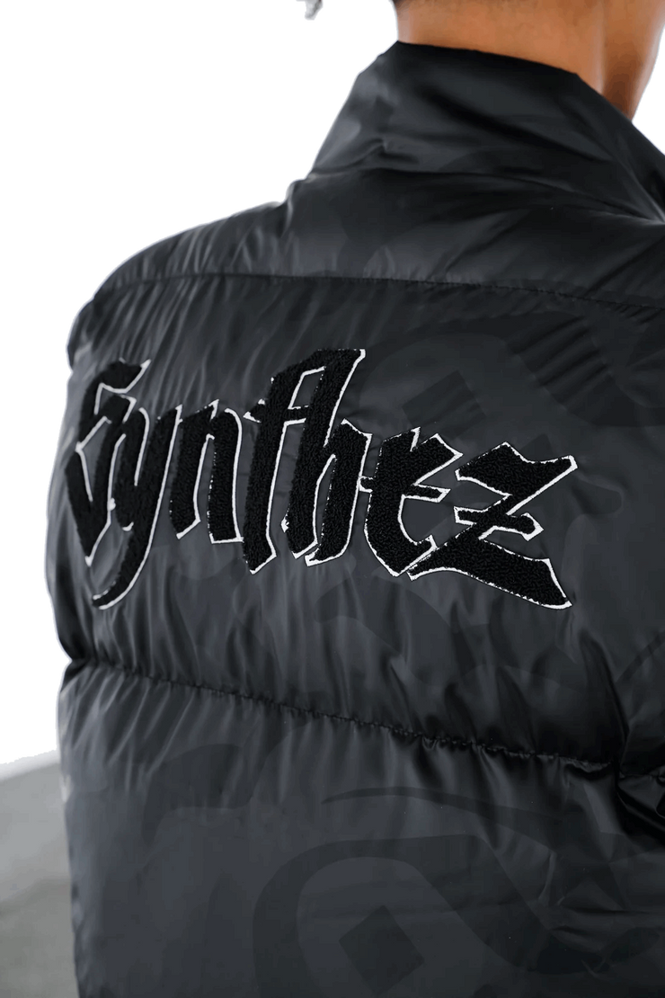 Synthez Puffer Vest black Monogram Synthez Schriftzug auf der Hinterseite