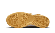 Die Sohle des Nike Dunk Low Celestial Gold Suede (W)