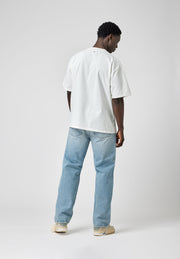 EightyFive Dividing Seam Jeans Sand Blue Model Rückansicht
